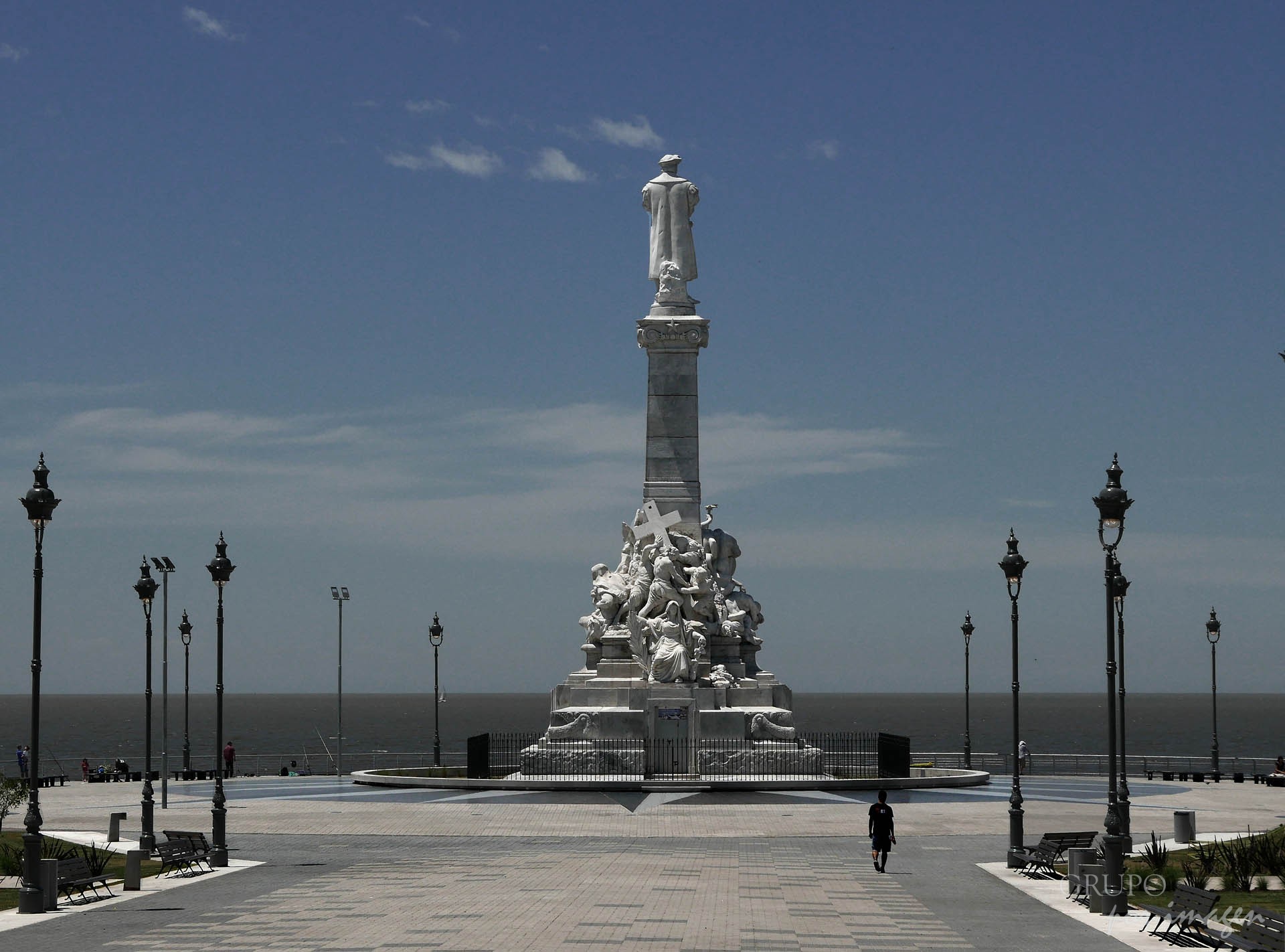 Monumento a Colón / Efraín David